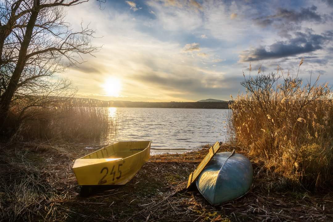 Markazi-víztározó csónakok